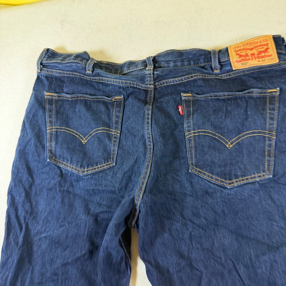 Levis 550 Relaxed Fit Tapered Leg Jeans Mens 42x32 Dark Wash Blue Denim 550-0216